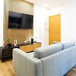 Trendy 2br Near Douro River By Lovelystay شقة